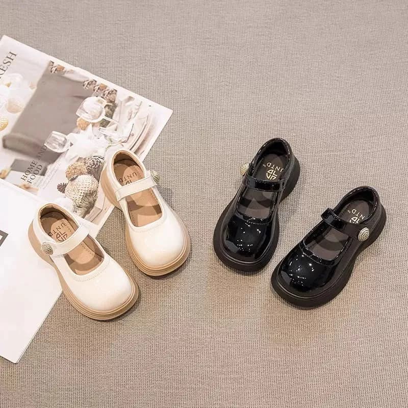Baby girl leather shoe